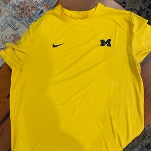 Michigan Maize Nike short sleeve - mens M